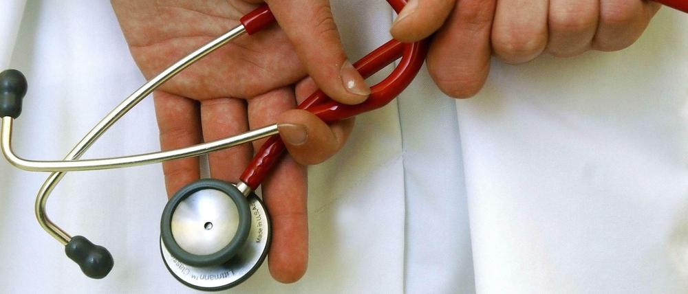 Bestechung und Bestechlichkeit von Ärzten sollen nach dem Willen des Bundesgesundheitsministers Bahr bald strafbar sein.