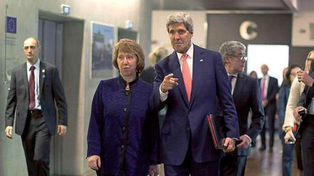Die EU-Außenbeauftragte Ashton und der US-Außenminister Kerry in Genf. 