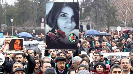 In Ankara demonstrieren die Menschen nach dem Tod einer Studentin gegen mehr Polizeigewalt.