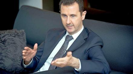 Baschar al-Assad unter Druck: Nun lenkt die syrische Regierung ein und erklärt sich bereit, sein Chemiewaffenarsenal unter internationale Kontrolle zu stellen.