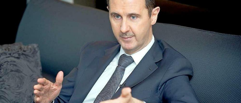 Baschar al-Assad unter Druck: Nun lenkt die syrische Regierung ein und erklärt sich bereit, sein Chemiewaffenarsenal unter internationale Kontrolle zu stellen.