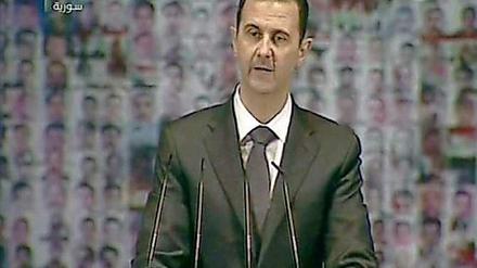 Im syrischen staatlichen Fernsehen war Assad am Sonntag live zu sehen - zum ersten Mal seit sieben Monaten.