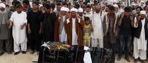 Selbstmordattentäter töteten in Kabul, Afghanistan, dutzenden Menschen.