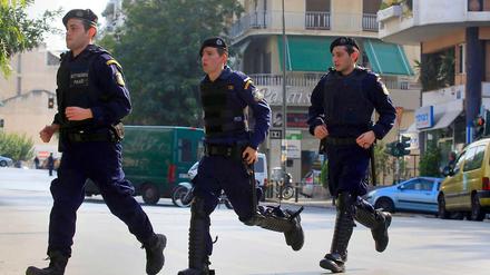 Nach mehreren Bombenfunden im Athener Botschaftsviertel war die Polizei in erhöhter Alarmbereitschaft.