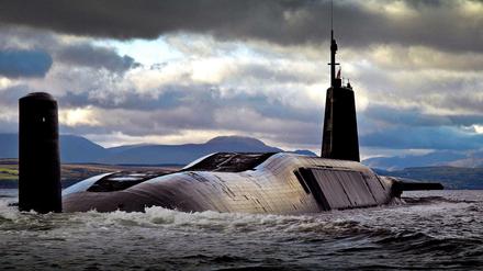Das Handout-Foto zeigt das Atom-U-Boot HMS Vengeance der Vanguard-Klasse der Royal Navy von Großbritannien. 