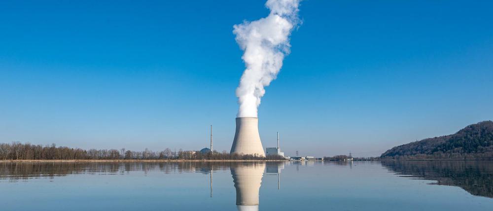 Das Kernkraftwerk „Isar 2“ im Landkreis Landshut ist das letzte in Bayern, das noch nicht endgültig vom Netz gegangen ist.