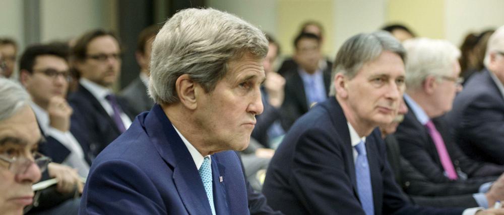 US-Außenminister John Kerry (2. von links) mit Kollegen bei den Atomgesprächen in Lausanne 