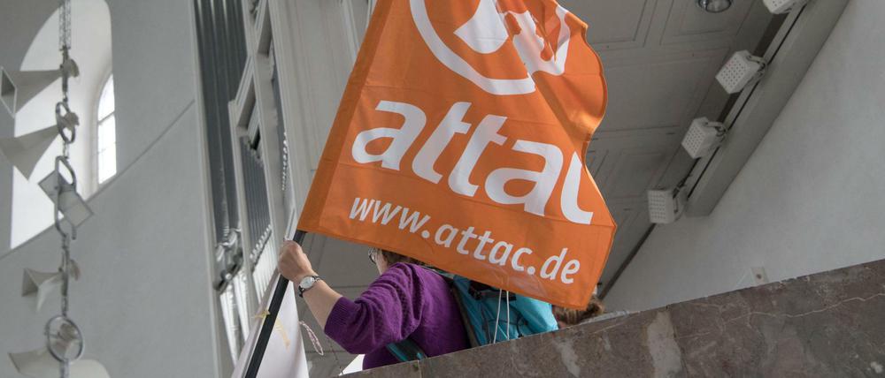 Nach jahrelangem Rechtsstreit hat das höchste deutsche Finanzgericht dem globalisierungskritischen Netzwerk Attac wegen tagespolitischem Aktivismus die Gemeinnützigkeit aberkannt