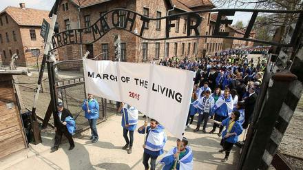 Der "Marsch der Überlebenden" gedachte am 16. April 2015 in Auschwitz den Ermordeten des Vernichtungslagers.