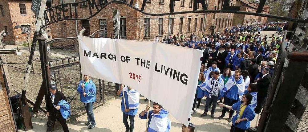 Der "Marsch der Überlebenden" gedachte am 16. April 2015 in Auschwitz den Ermordeten des Vernichtungslagers.