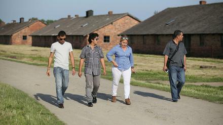 Besucher auf dem Gelände des früheren KZ Auschwitz