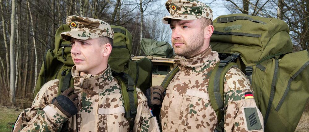 Der Bundeswehr gehören derzeit rund 179.000 Soldaten an. Es gibt aber 185.000 Planstellen.