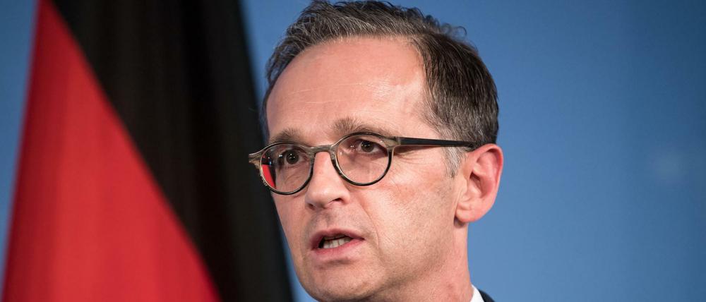 Der deutsche Außenminister Heiko Maas (SPD) äußert sich bei einer Pressekonferenz mit Russlands Außenminister Lawrow anlässlich des deutsch-russischen Forums im Auswärtigen Amt.