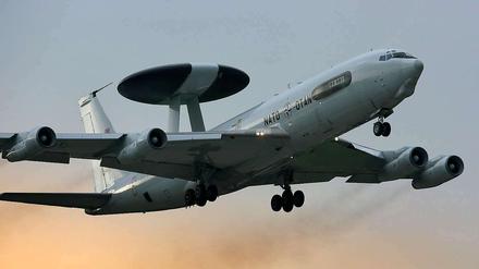 Schickt Deutschland Bundeswehrsoldaten in Awacs-Überwachungsflugzeugen über Afghanistan einsetzen, um so die Nato zu entlasten?