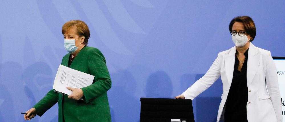 Die Kanzlerin und ihre Staatsministerin für Integration berichten über das Gipfeltreffen.
