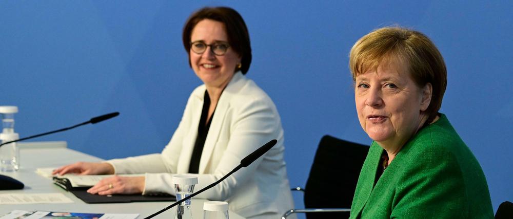 Gipfelchefinnen: Bundeskanzlerin Angela Merkel und die Staatsministerin für Integration, Annette Widmann-Mauz