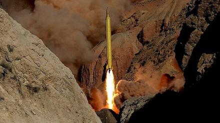 Dieses Foto von einem Raketentest in Iran veröffentlichte Irans Nachrichtenagentur Fars am 9. 3. 2016.