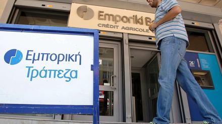 Aus Angst vor dem Rauswurf aus der Euro-Zone haben viele Griechen vor der Wahl ihre Konten geplündert. Die Krise hat das weiter verschärft.