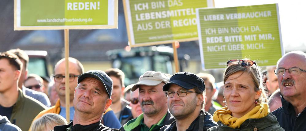 Thüringer Landwirte beteiligen sich an der bundesweiten Protestaktion "Land schafft Verbindung" gegen ein geplantes Agrarpaket der Bundesregierung. 