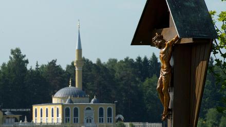 Kreuz und Minarett sind – im sechsten Jahr der Deutschen Islamkonferenz – inzwischen selbst in Bayern ein Teil Deutschlands.