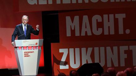 Ein Wahlsieg wäre sein Ticket in die Bundespolitik: Niedersachsens Ministerpräsident Stephan Weil will die SPD programmatisch erneuern.