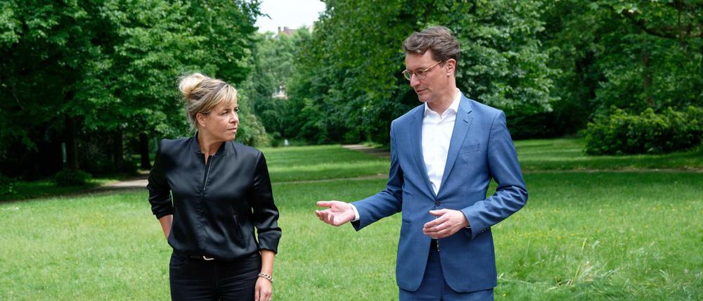 Mona Neubaur und Hendrik Wüst wollen schnell das erste schwarz-grüne Bündnis in NRW schmieden. 