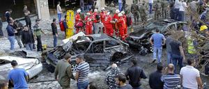 In Trümmern: Bei der Detonation starben mehr als 20 Menschen. Die Straßen und viele Häuser im südlichen Teil Beiruts wurden komplett verwüstet.