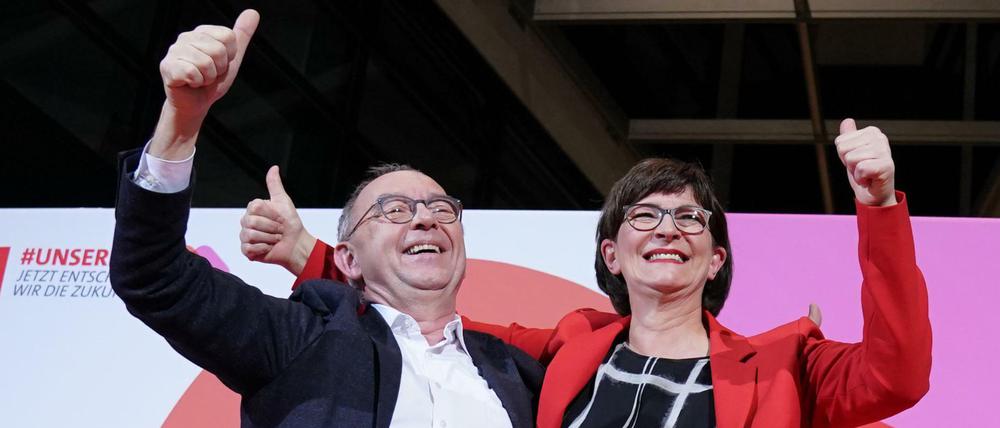 Kippen sie wirklich die Regierung? Die neuen SPD-Chefs Norbert Walter-Borjans und Saskia Esken. 