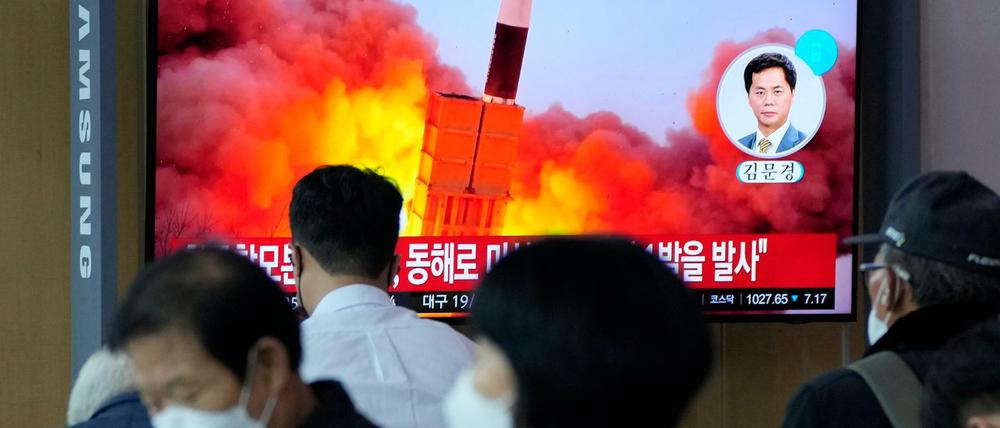 Nachrichtensendung in Südkorea über einen nordkoreanischen Raketenstart 