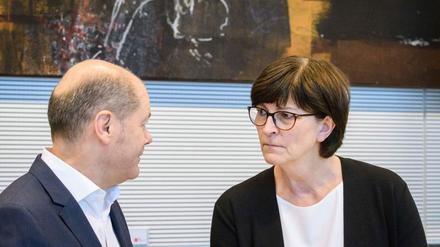 Ernste Zeiten und erhöhter Redebedarf: Kanzler Olaf Scholz und SPD-Chefin Saskia Esken. 