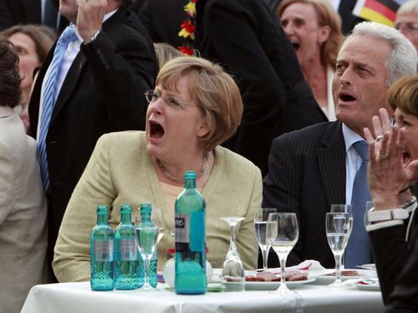 Angela Merkel und Peter Ramsauer kennen sich schon lange (Archivbild vom Hessenfest 2012)