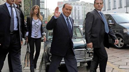 Am Freitag erschien Silvio Berlusconi vor dem Mailänder Gericht.