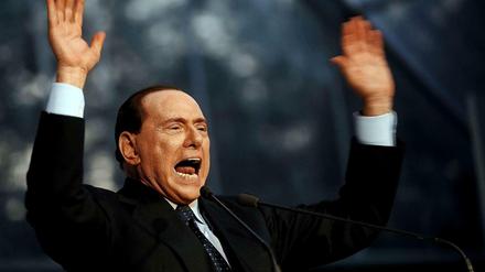 Das Urteil gegen Silvio Berlusconi spaltet Italien – und noch mehr die Politiker, die nun über Konsequenzen diskutieren müssen. Der italienischen Regierung droht nun das Aus. Berlusconi macht seinem Ärger dagegen in einer Fernsehansprache Luft.