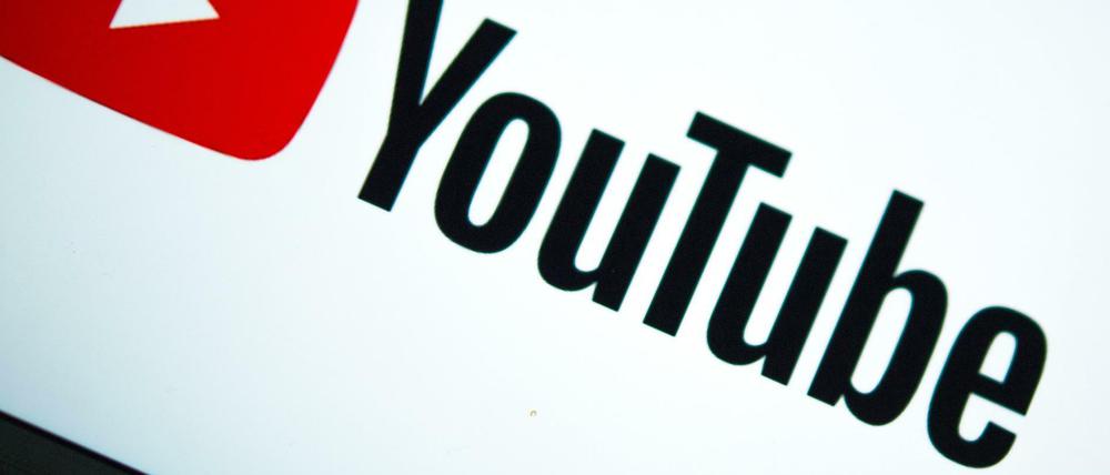 Logo des Video-Portals Youtube auf dem Display eines Smartphones