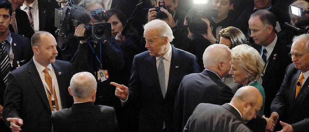 Joe Biden (Mitte) war in München zu Scherzen aufgelegt. Dabei waren die Themen der Sicherheitskonferenz ernst wie nie.