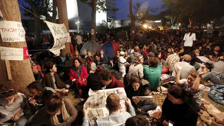 Menschen campen im Gezi-Park