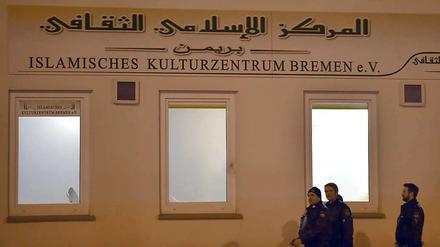 Dieses islamische Kulturzentrum durchsuchten Bremer Einsatzkräfte, nachdem es geheißen hatte, dort könnten sich französischsprachige Terroristen aufhalten.