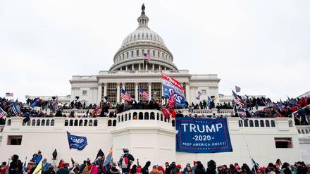 Demonstranten bei einem Pro-Trump-Protest, hier auf der Westseite des US-Kapitols in Washington.