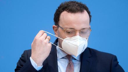 Welche Maske soll's denn sein? Gesundheitsminister Jens Spahn hat wieder Ärger.