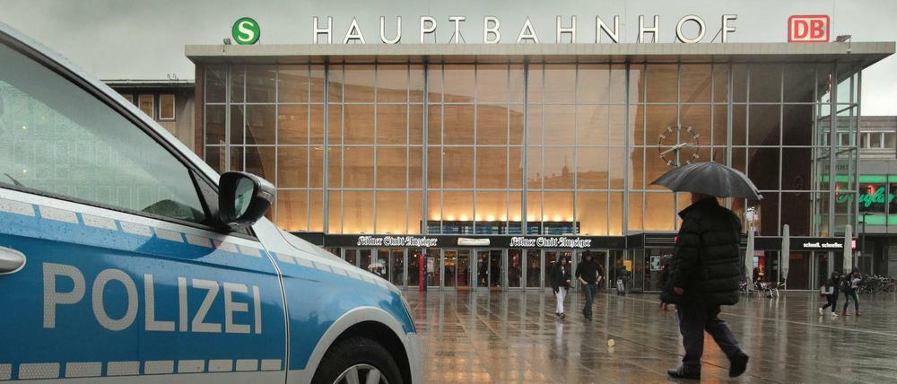Die Polizei am Hauptbahnhof in Köln.