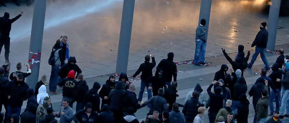 Polizei contra Hooligans in Köln.