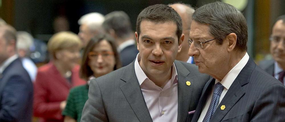 Verbündet in der Not - aber mit unterschiedlichen Ansätzen zur Krisenbewältigung: Griechenlands Premier Alexis Tsipras (links) und Zyperns Präsident Nicos Anastasiades am Donnerstag auf dem Gipfel der Europäischen Union in Brüssel. 