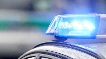 Blaulichter von Polizeifahrzeugen (Symbolbild).