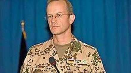 Der Brigadegeneral der Bundeswehr, Josef Dieter Blotz (43), ist seit April 2010 Sprecher der Internationalen Afghanistan-Schutztruppe Isaf.