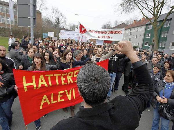 Zehntausende zogen am Samstag durch Bochum, um gegen Erdogan zu demonstrieren. 