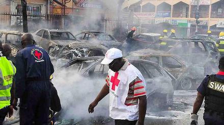 Mehrere Autos wurden bei der Explosion zerstört.