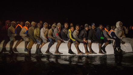 Bootsflüchtlinge vor der libyschen Küste. 