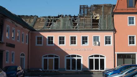 Das ehemalige Hotel "Husarenhof" in Bautzen. Ein Jahr nach dem Brand in der unbewohnten Flüchtlingsunterkunft hat die Staatsanwaltschaft die Ermittlungen eingestellt, ohne dass die Täter gefasst wurden. 