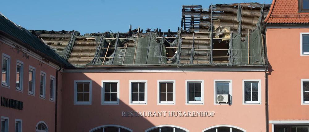 Das ehemalige Hotel "Husarenhof" in Bautzen. Ein Jahr nach dem Brand in der unbewohnten Flüchtlingsunterkunft hat die Staatsanwaltschaft die Ermittlungen eingestellt, ohne dass die Täter gefasst wurden. 