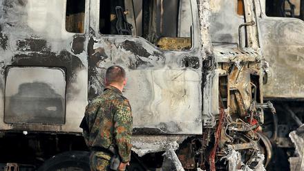 Hass auf Militär. Linksextreme Serientäter zündeln seit Jahren in Leipzig. Fahrzeuge der Bundeswehr waren mehrmals Ziel. Auf dem Bild ausgebrannte Lkw im März 2016